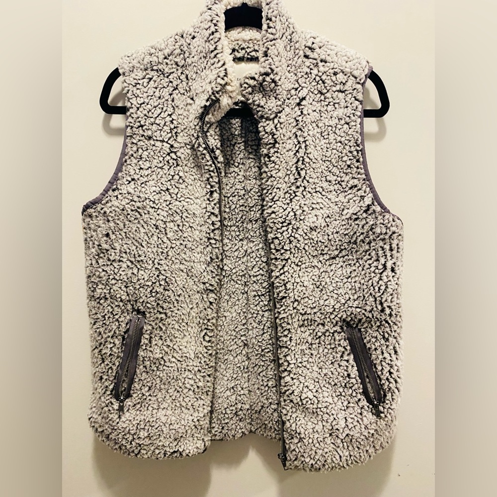 Like new Thread & Supply fuzzy vest - super soft!